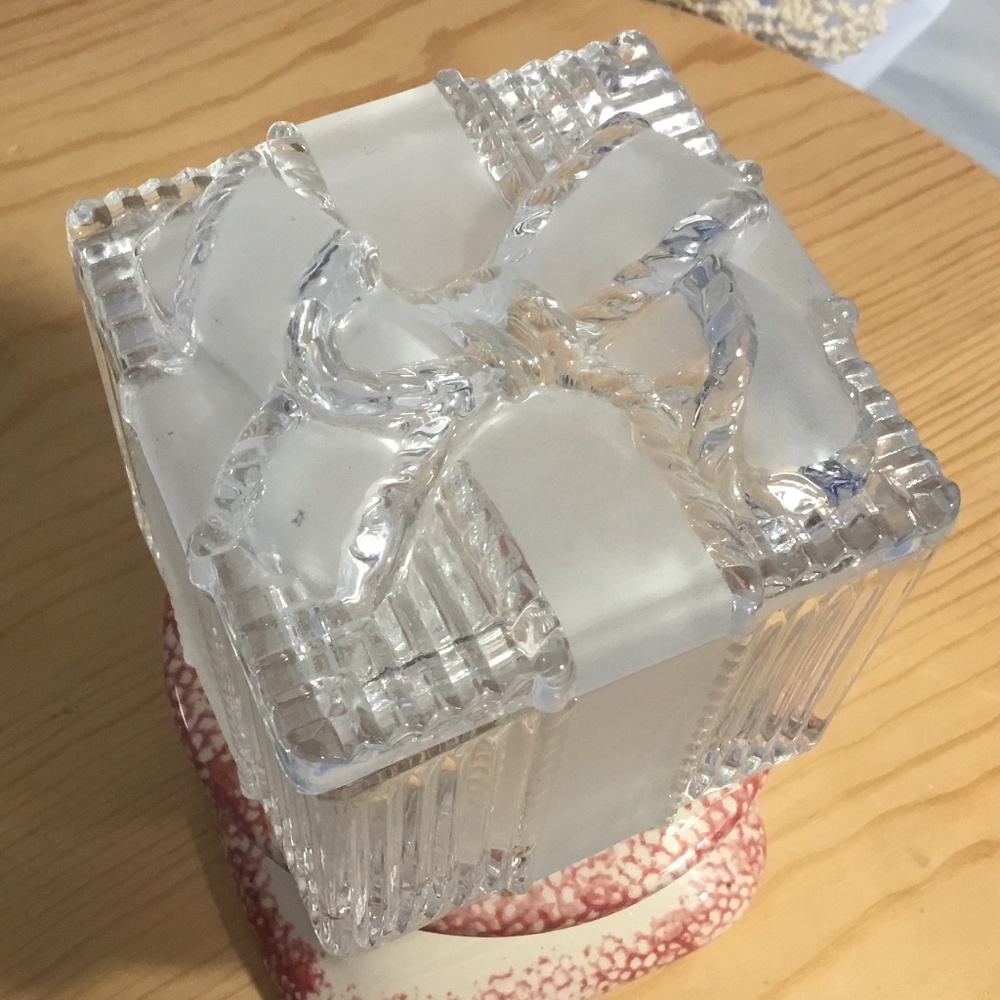 Vintage Clear Lead Crystal Present Trinket Box with Bow